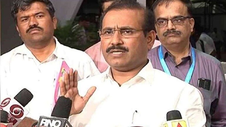 कोरोनाचा विळखा होतोय घट्ट, 70 आमदार आणि 15 मंत्र्यांना कोरोना संसर्ग-राजेश टोपे Mumbai Tak