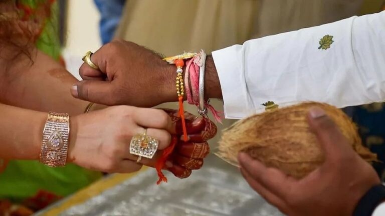 Raksha bandhan 2022 Muhurat : 11 की 12 ऑगस्टला… रक्षाबंधन नेमकं कधी? Mumbai Tak