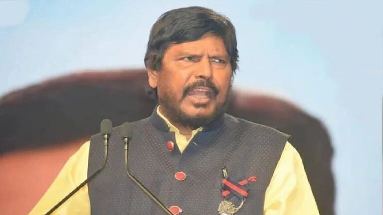 बंडखोर खासदाराच्या मतदार संघात रामदास आठवले निवडणूक लढवणार?, केलं मोठं वक्तव्य Mumbai Tak