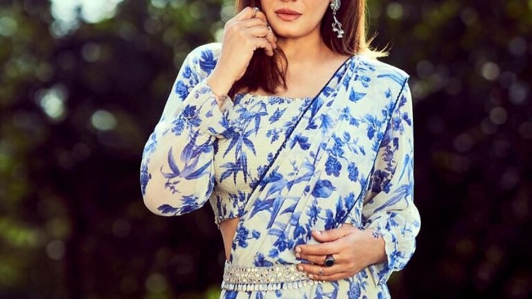 वयवर्ष ४७, तिच अदा…तोच मादक अंदाज; रविना टंडनच्या अदा पाडतील तुम्हाला प्रेमात Mumbai Tak