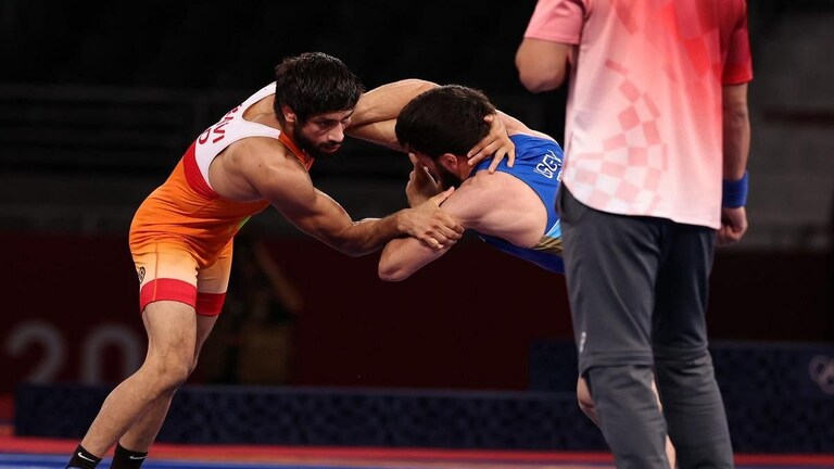 Tokyo Olympics : पहिल्याच प्रयत्नात रवी कुमारचं ‘चंदेरी’ यश Mumbai Tak