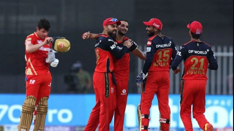 IPL 2021 : RCB प्ले-ऑफमध्ये दाखल, पंजाबवर ६ रन्सने मात Mumbai Tak