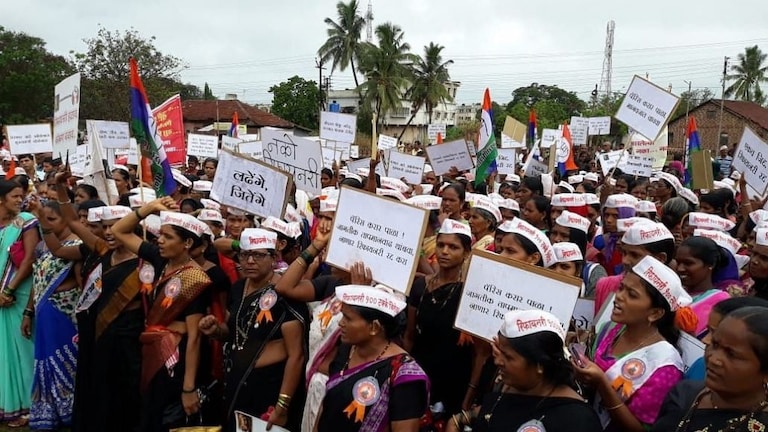 आम्हाला गोळ्या घालून प्रकल्प राबवणार आहात का? नाणारवासीय आक्रमक Mumbai Tak