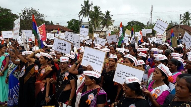 आम्हाला गोळ्या घालून प्रकल्प राबवणार आहात का? नाणारवासीय आक्रमक Mumbai Tak