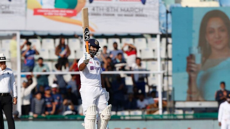 Ind vs SL : पहिला दिवस भारताचा, पंतच्या फटकेबाजीमुळे टीम इंडियाची त्रिशतकी मजल Mumbai Tak