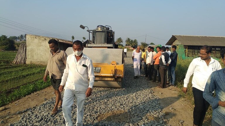 रोड रोलरच्या चाकाखाली सापडून सहा वर्षांचा चिमुकला जागीच ठार, ओतूरमधली धक्कादायक घटना Mumbai Tak
