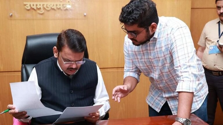 अजित पवारांच्या भेटीनंतर फडणवीसांशी चर्चा; रोहित पाटलांची का होतेय चर्चा? Mumbai Tak