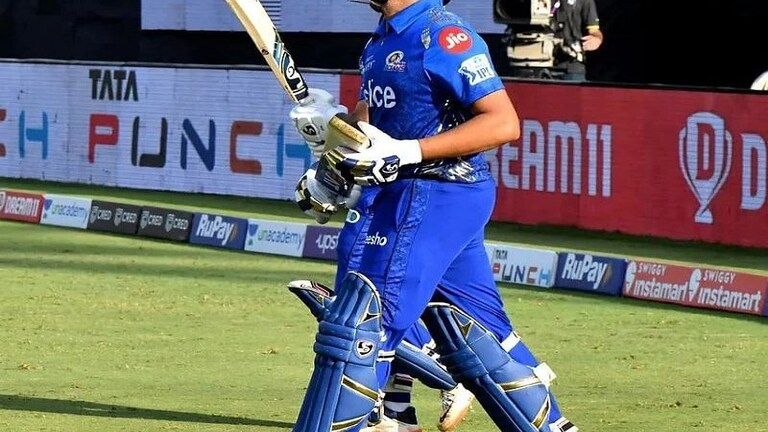Rohit Sharma : ‘मी पूर्ण जबाबदारी घेतो’; मुंबईच्या पराभवाच्या मालिकेमुळे रोहित निराश Mumbai Tak