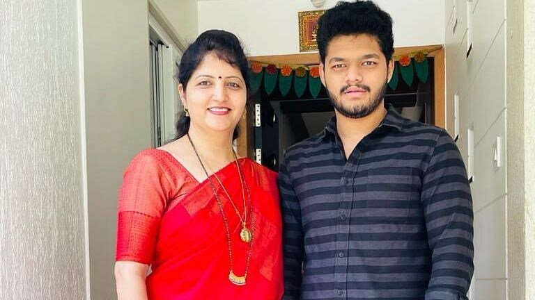 महिला आयोगाच्या अध्यक्ष रुपाली चाकणकर यांच्या मुलाचं अभिनय क्षेत्रात पदार्पण Mumbai Tak