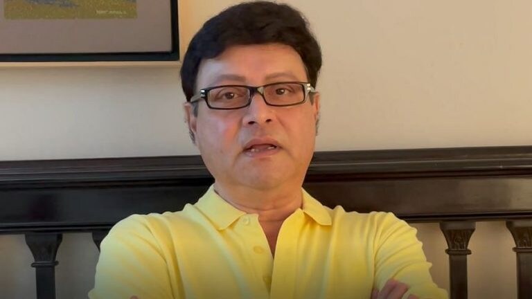 सचिन तेंडुलकर रमला जुन्या आठवणीत, शिवाजी पार्कच्या BEST बसमध्ये खास फोटोसेशन Mumbai Tak