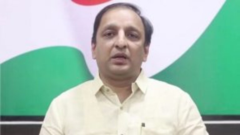 Sachin Sawant: ”मंत्रिमंडळ विस्तार का करत नाही याचं कारण जनतेला कळलं असेल” Mumbai Tak