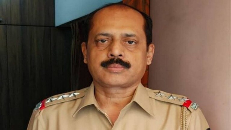 मोठी बातमी ! सचिन वाझेंची क्राईम ब्रांचमधून बदली Mumbai Tak