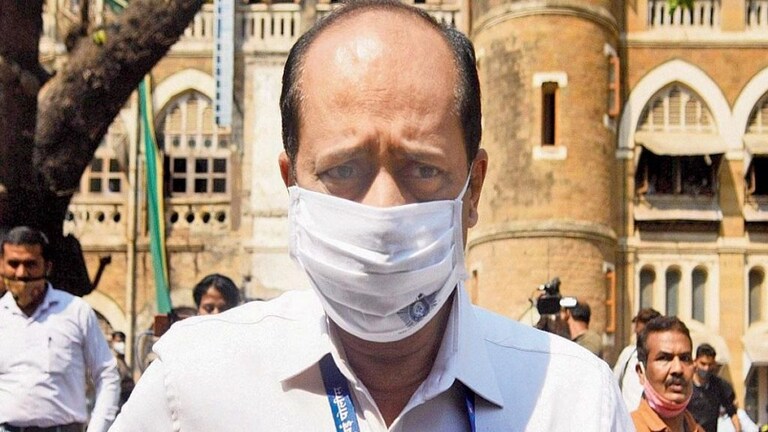 बडतर्फ पोलीस अधिकारी सचिन वाझे होणार अनिल देशमुख प्रकरणी माफीचा साक्षीदार Mumbai Tak