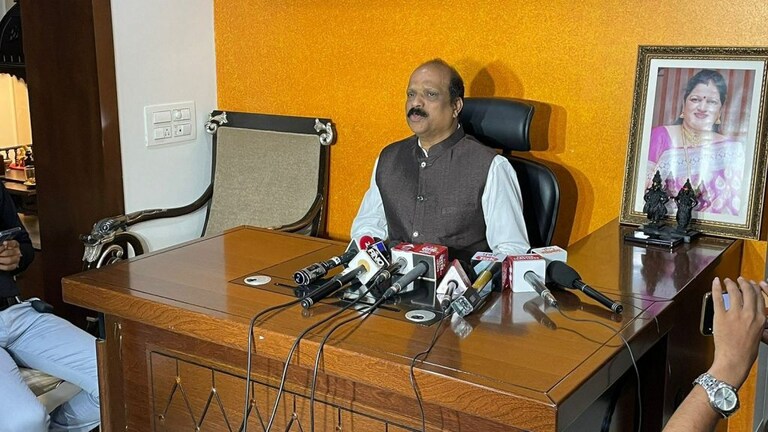 गोळीबार केल्याच्या आरोपावर सदा सरवणकर यांचा खुलासा; शिवसेनेवरच केला आरोप Mumbai Tak