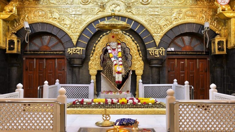 साईबाबा मंदिर होणार खुलं; कुणाला दिला जाणार प्रवेश?, दर्शनासाठीची नियमावली जाहीर Reserve Bank of India has resolved the coin crisis at Shri Saibaba Sansthan Trust, Shirdi