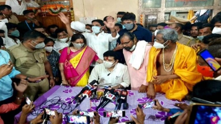 Sanjay Rathod यांचं शक्तीप्रदर्शन, आता पोहरादेवीत महंत पॉझिटिव्ह Mumbai Tak