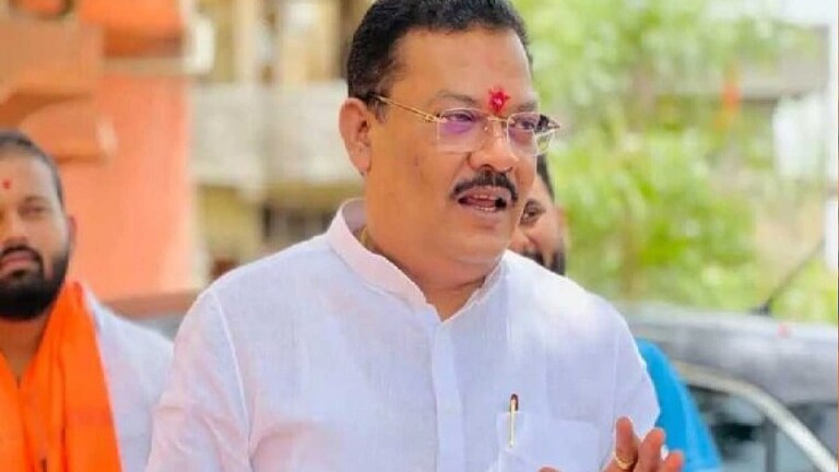 शिंदे गटाचे आमदार संजय शिरसाट यांना हृदयविकाराचा झटका, एअर अँब्युलन्सने मुंबईत आणलं Mumbai Tak