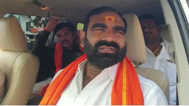 संतोष बांगर म्हणजे हिंगोलीचा नवा सलमान खान : शिवसेना जिल्हाप्रमुखांनी दिली उपमा Mumbai Tak