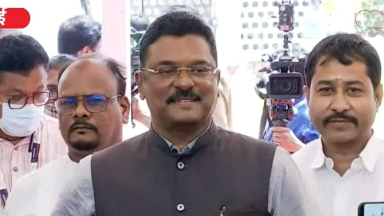 शिवसेनेला दुसरा धक्का… प्रताप सरनाईकांची 11 कोटी 35 लाखांची मालमत्ता ईडीकडून जप्त Mumbai Tak