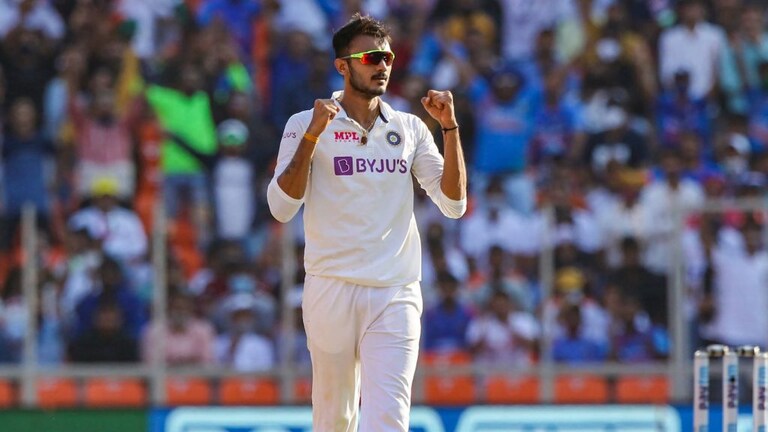 डे-नाईट टेस्ट मॅचमध्ये अक्षर पटेलचा विक्रम Mumbai Tak