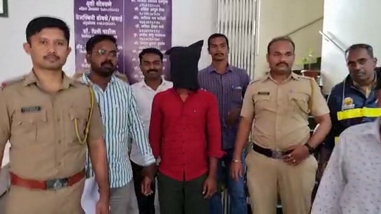 पतीकडून पत्नीच्या प्रियकराला गुप्तांगावर ‘ओलिनी स्प्रे’ मारत जबर मारहाण, अनैतिक संबंध असल्याचा संशय Mumbai Tak