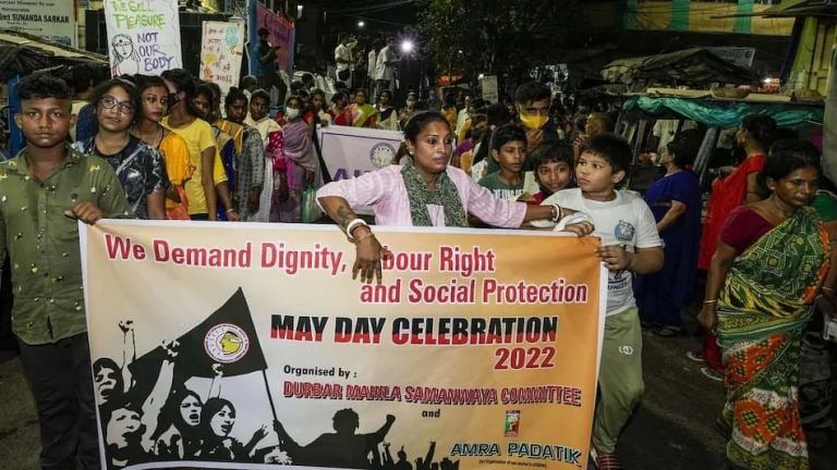 देहविक्री कायदेशीरच, पोलिसांनी संवेदनशीलपणे वागायला हवं; सुप्रीम कोर्टाने टोचले कान Mumbai Tak