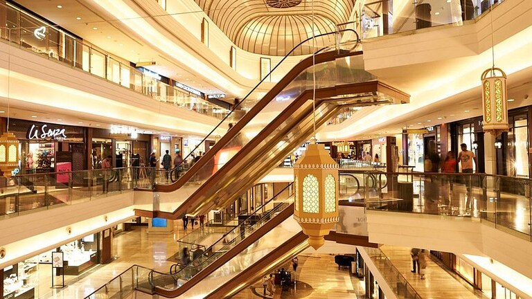 कुटुंबासह Shopping Mall मधे जाताय? मग हे आधी वाचा; सरकारकडून नियमावली मोठा बदल Mumbai Tak