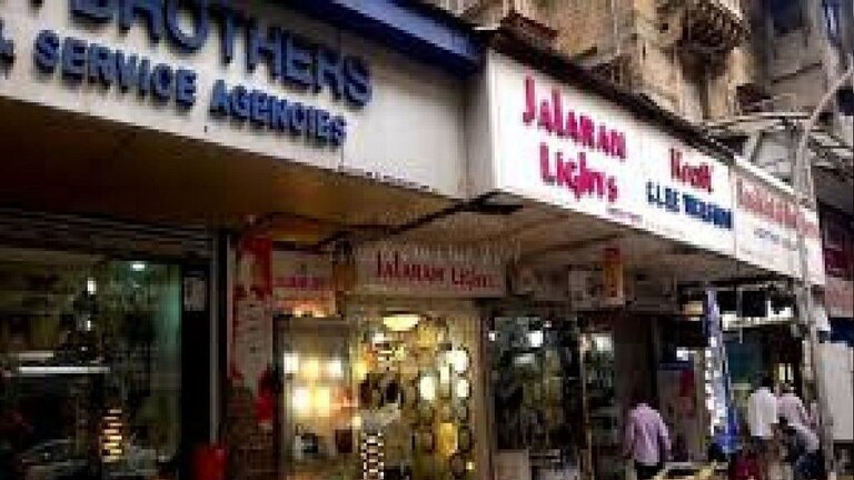 दुकानांच्या पाट्या आता मराठीतच! ठाकरे सरकारचा मोठा निर्णय Mumbai Tak