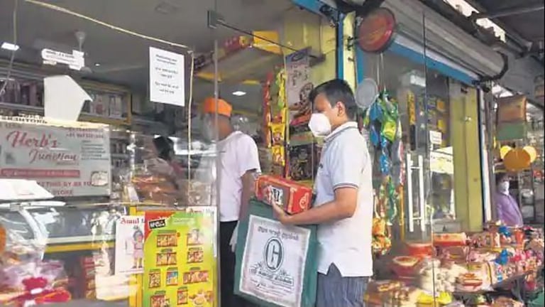 Lockdown Restrictions : दुपारी ४ नंतर दुकानं सुरु ठेवण्यासाठी १ ते ५ हजाराची वसुली, MNS चा गंभीर आरोप Mumbai Tak