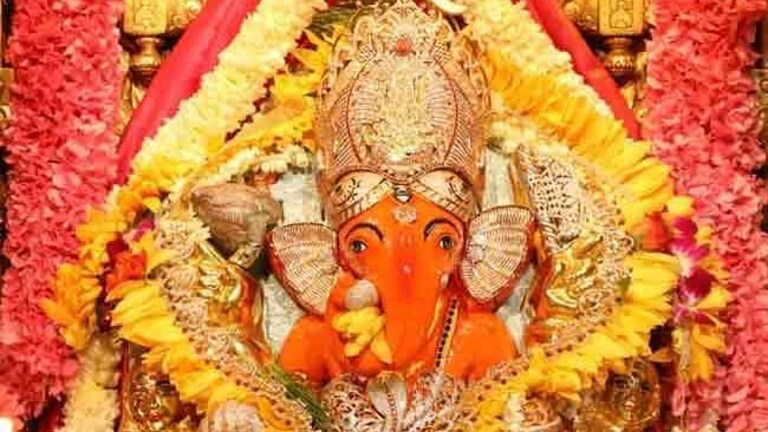 सिद्धिविनायक मंदिरात दर्शनासाठी जाणार आहात? मग ही नियमावली जरुर वाचा Mumbai Tak