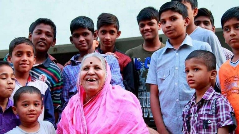 अनाथांची यशोदा सिंधुताई सपकाळ यांचं निधन, शरद पवार ते देवेंद्र फडणवीस सगळ्याच दिग्गजांची आदरांजली Mumbai Tak