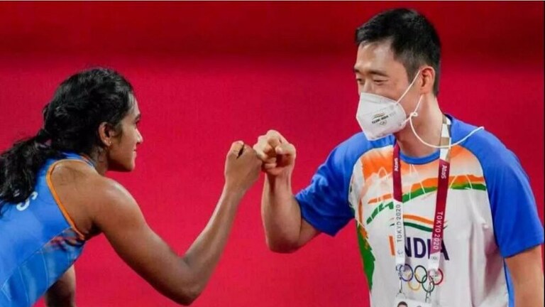 Tokyo Olympic 2020 : Sindhu च्या विजयात मोलाची भूमिका बजावणारे Park Tae-Sang आहेत तरी कोण? जाणून घ्या… Mumbai Tak