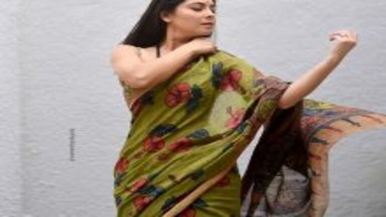 अप्सरेच्या मोहक अदा! सोनालीचं नवं फोटोशूट चर्चेत Mumbai Tak