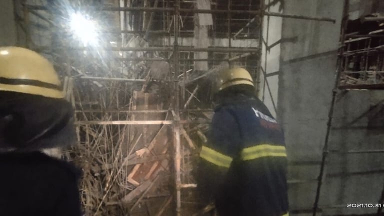 पुण्यात बांधकाम सुरू असलेल्या इमारतीचा स्लॅब कोसळला, आठ कामगार जखमी Mumbai Tak
