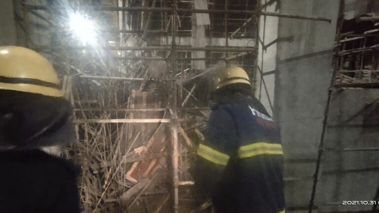 पुण्यात बांधकाम सुरू असलेल्या इमारतीचा स्लॅब कोसळला, आठ कामगार जखमी Mumbai Tak