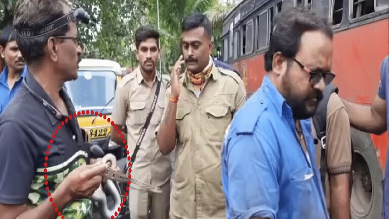 Snake in the Bus : सापाचा भिवंडी ते कल्याणपर्यंत बसने प्रवास, ड्रायव्हर आणि प्रवासी भयभीत Mumbai Tak