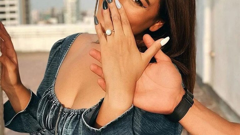Sonakshi Sinha : सोनाक्षी सिन्हाने गुपचूप केला साखरपुडा, सलमान खाने घालून दिली होती भेट? Mumbai Tak