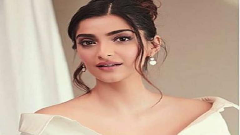 अभिनेत्री सोनम कपूरच्या घरी चोरी, १.४ कोटीची रक्कम आणि दागिने लंपास Mumbai Tak