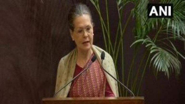Sonia Gandhi : योजना आखायला सुरुवात करा; सोनिया गांधींनी विरोधकांना दिला महत्त्वाचा संदेश Mumbai Tak