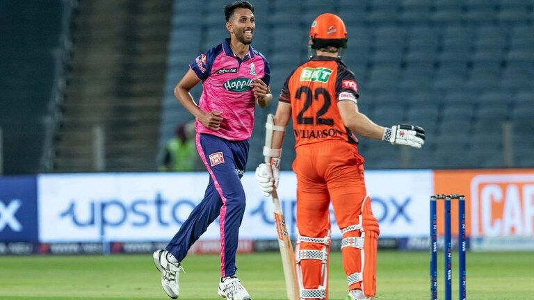 IPL 2022, SRH vs RR Live : हैदराबादचा निम्मा संघा गारद; राजस्थानची गोलंदाजीतही कमाल Mumbai Tak