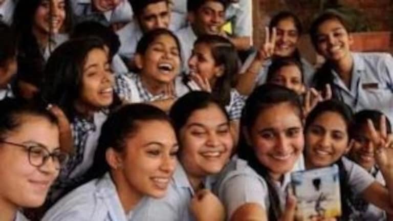 Maharashtra SSC Result 2021 : यंदाच्या निकालातही मुलींचीच बाजी जाणून घ्या महाराष्ट्राचा विभागवार निकाल! Mumbai Tak