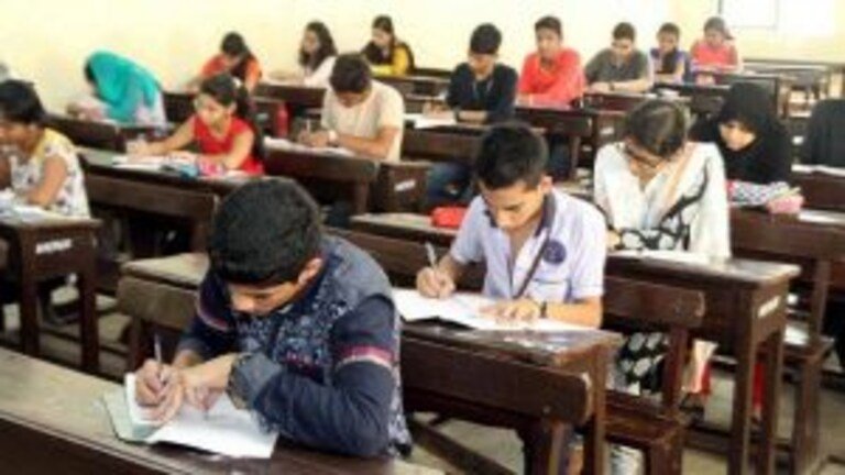 विद्यार्थ्यांनो जोमाने करा तयारी! दहावी-बारावीच्या परीक्षांचं टाइमटेबल जाहीर Mumbai Tak