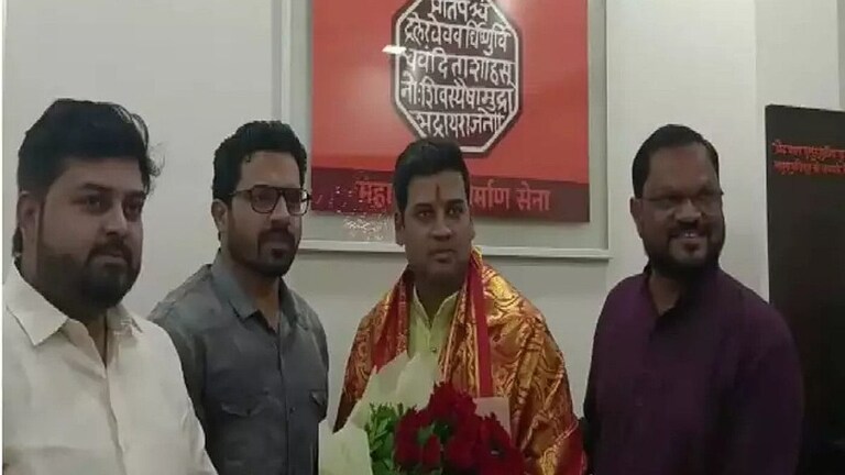 खासदार श्रीकांत शिंदे मनसेच्या कार्यालायात, महायुतीच्या चर्चेवर उत्तर देत म्हणाले… Mumbai Tak