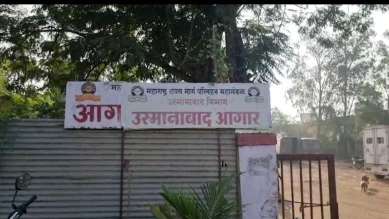 ST कर्मचाऱ्यांचे कामबंद आंदोलन, उस्मानाबाद जिल्ह्यात 36 कर्मचारी निलंबित Mumbai Tak