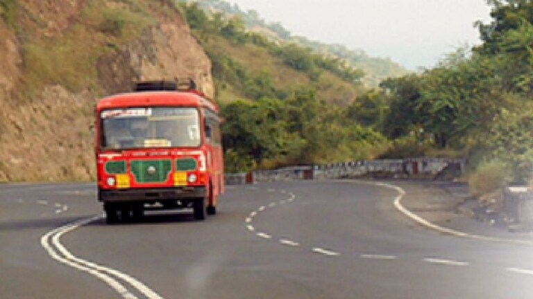 विलीनीकरणाची मागणी रास्तच ! ST कर्मचाऱ्यांच्या आंदोलनाला आता शिवसेना आमदाराचाही पाठींबा Mumbai Tak