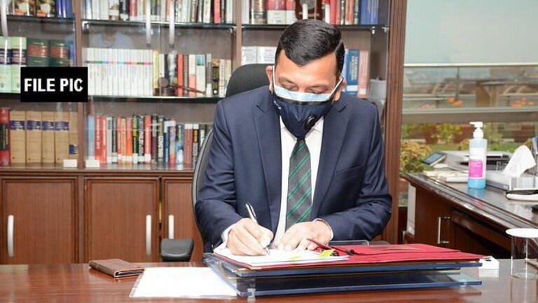 मुंबई पोलिसांनी CBI चे संचालक सुबोध कुमार जयस्वाल यांना पाठवलं समन्स Mumbai Tak