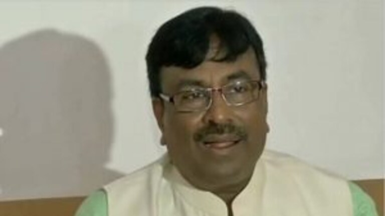 महाविकास आघाडीचं सरकार म्हणजे राजकीय लव्ह जिहाद- मुनगंटीवार Mumbai Tak