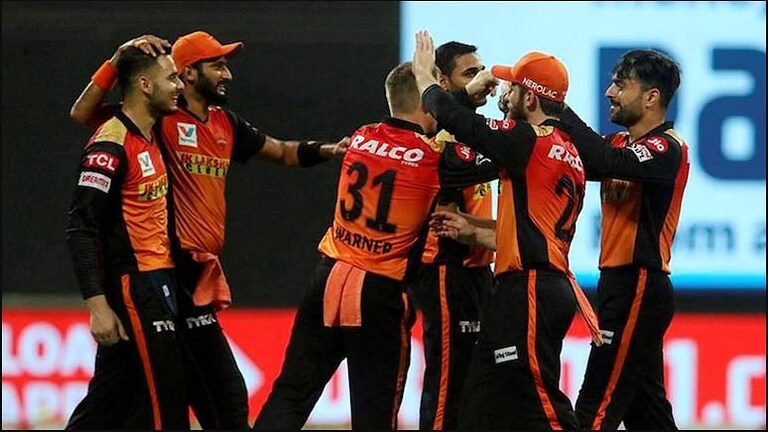 IPL 2021 : स्पर्धेआधीच ऑस्ट्रेलियन प्लेअरची माघार, SRH च्या ताफ्यात धडाकेबाज खेळाडूची एंट्री Mumbai Tak