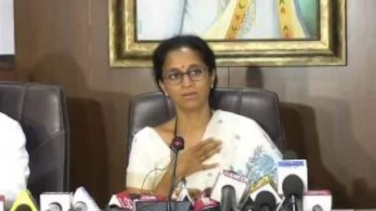 सुप्रियाताई ‘सेल्फी विथ खड्डे’ मोहीम पुन्हा सुरू करायची का? मनसेचा राष्ट्रवादीला टोला Mumbai Tak