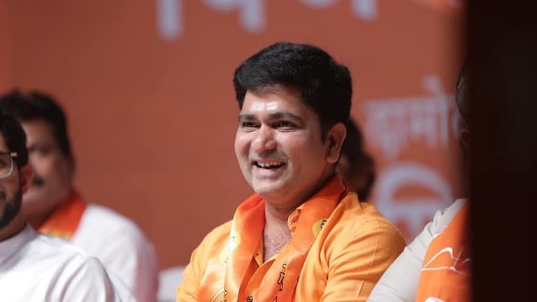 अभिनेता सुशांत शेलारच्या गाडीवर दगडफेक, घटना सीसीटीव्हीत कैद Mumbai Tak